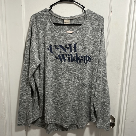 NWT University of New Hampshire Top - Picture 2 of 16
